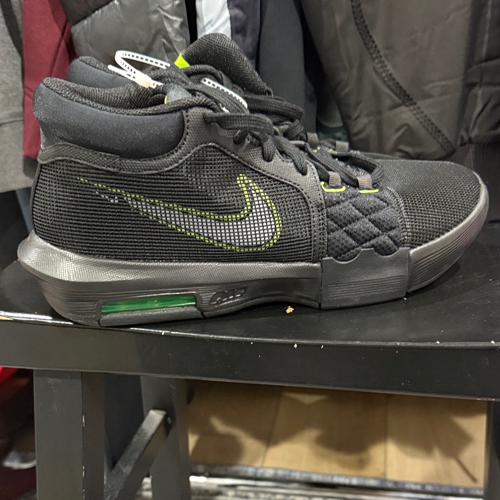 Nike LeBron Witness 8 "Black/Volt/White" Men's Basketball Shoe SZ US MENS 10